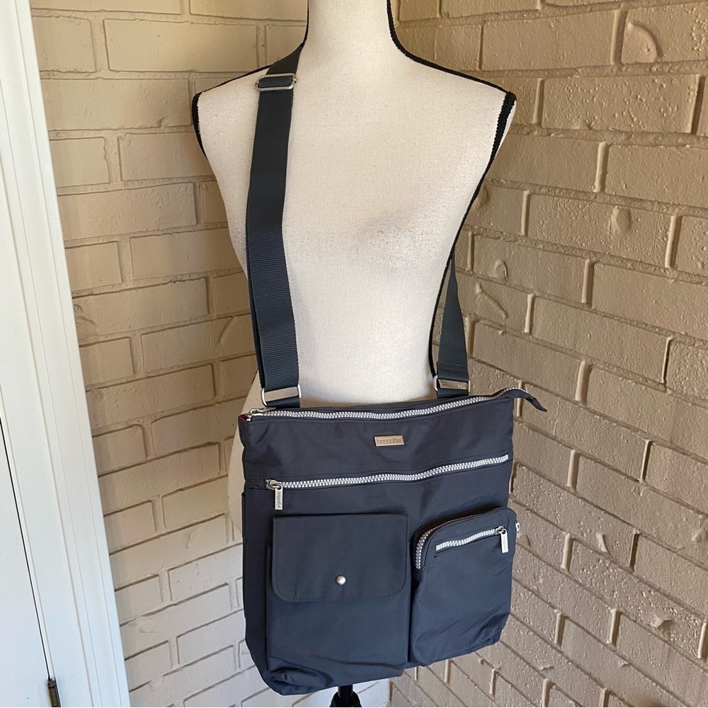 Baggallini Square CROSSBODY Grey Zipper Pockets Adjustable Strap Lightweight